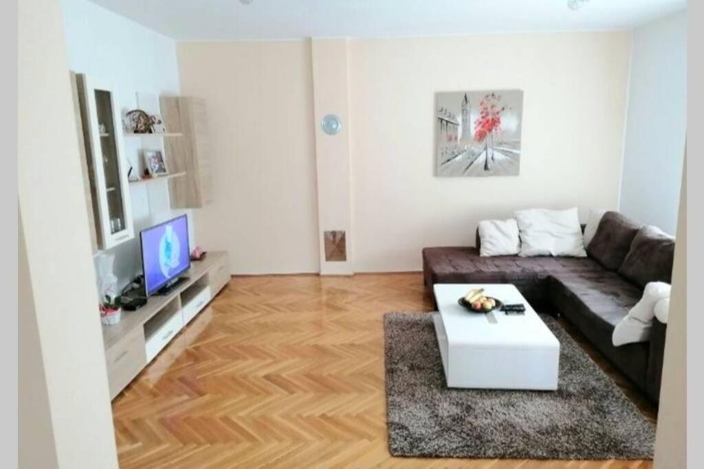 Apartment Zorika Near The Beach Pula Exteriör bild